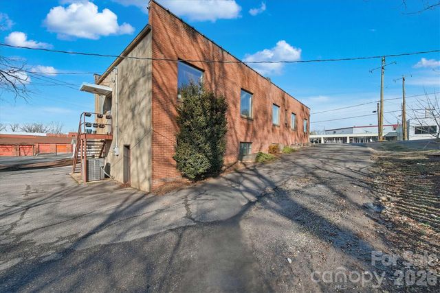 729 1st Avenue SW, Hickory, NC 28602