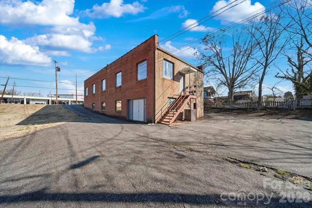 729 1st Avenue SW, Hickory, NC 28602