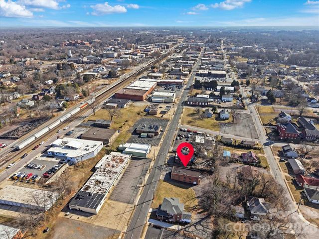 729 1st Avenue SW, Hickory, NC 28602