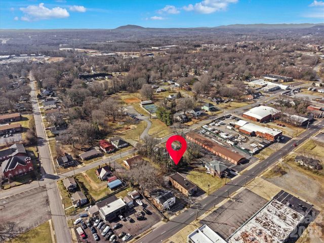 729 1st Avenue SW, Hickory, NC 28602