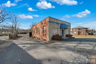 729 1st Avenue SW, Hickory, NC 28602