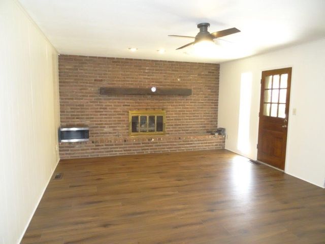 1122 W Cypress Street, Rogers, AR 72756