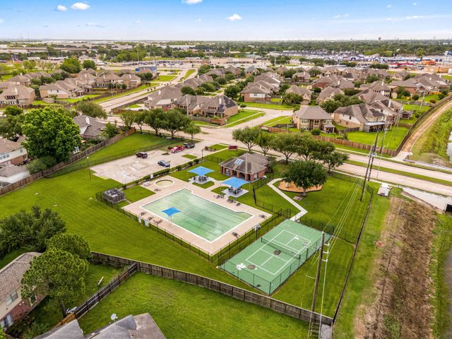 407 Whitney Oaks Lane, Stafford, TX 77477