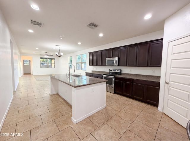112 E BERNIE Lane, Gilbert, AZ 85295
