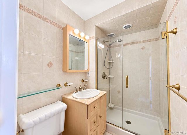 27010 Grand Central Parkway 18E, Floral Park, NY 11005