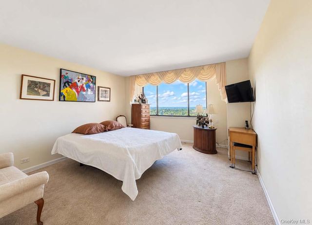 27010 Grand Central Parkway 18E, Floral Park, NY 11005