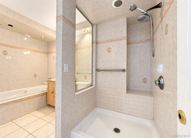 27010 Grand Central Parkway 18E, Floral Park, NY 11005