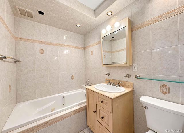 27010 Grand Central Parkway 18E, Floral Park, NY 11005
