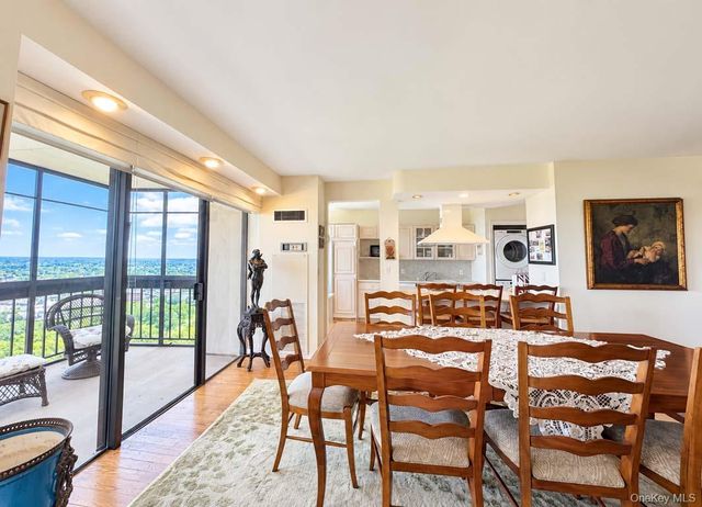 27010 Grand Central Parkway 18E, Floral Park, NY 11005