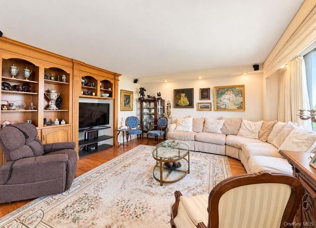 27010 Grand Central Parkway 18E, Floral Park, NY 11005