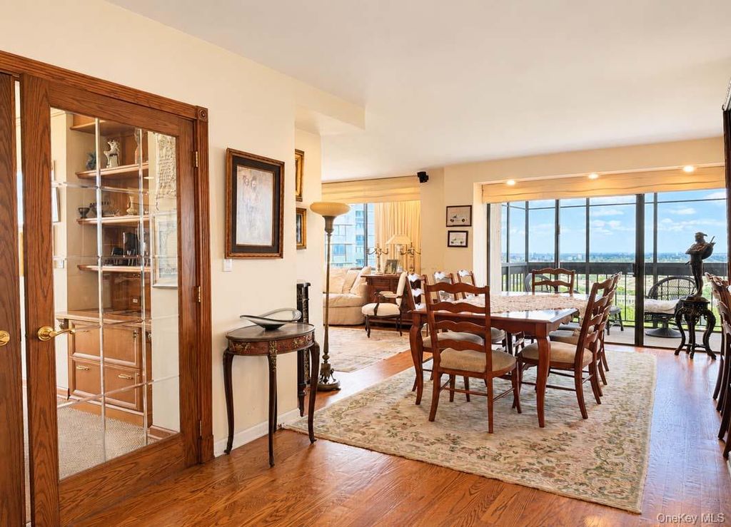 27010 Grand Central Parkway 18E, Floral Park, NY 11005 — photo 3