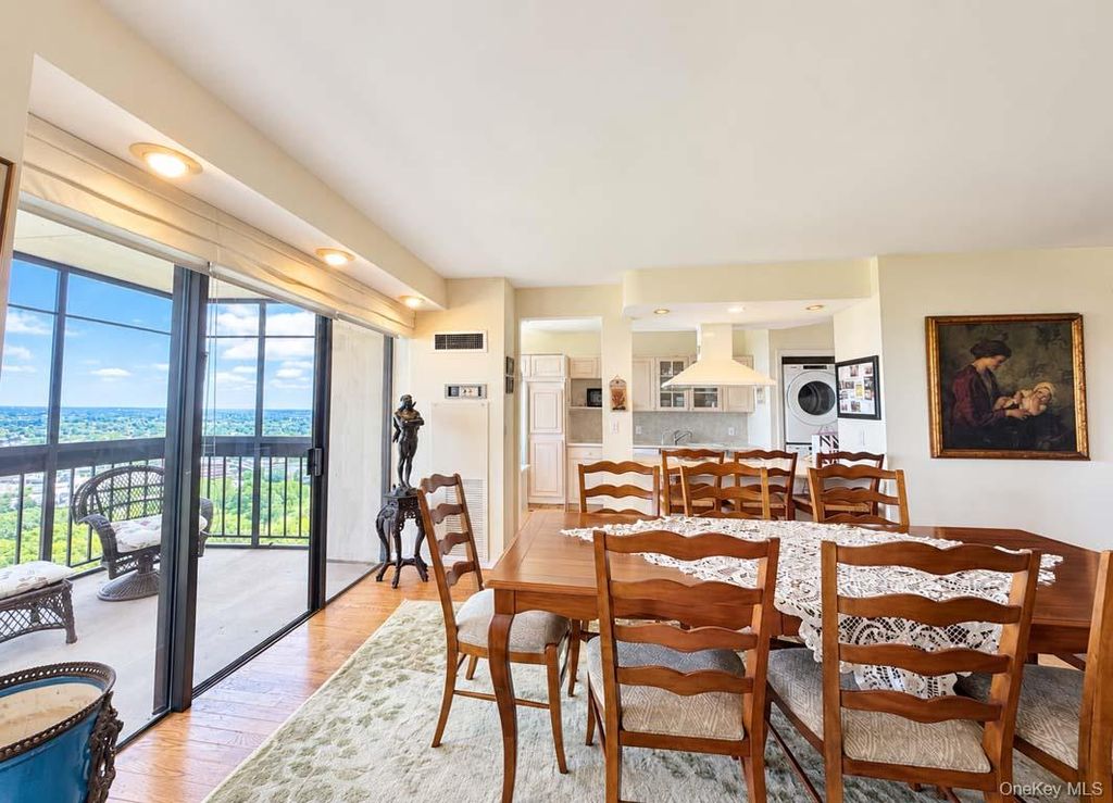 27010 Grand Central Parkway 18E, Floral Park, NY 11005 — photo 5