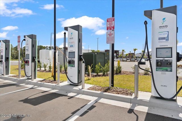 9737 INVENTION Lane, Jacksonville, FL 32256