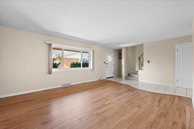 8713 N National Avenue, Niles, IL 60714
