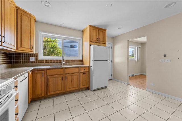 8713 N National Avenue, Niles, IL 60714