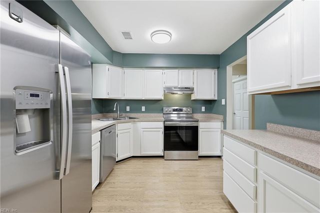 4248 Lindberg PL, Virginia Beach, VA 23453