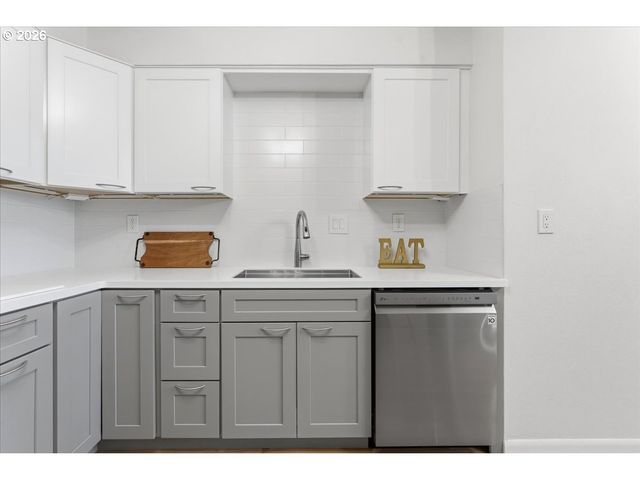 1400 Se Lava Dr Bldg A Dr 3, Milwaukie, OR 97222