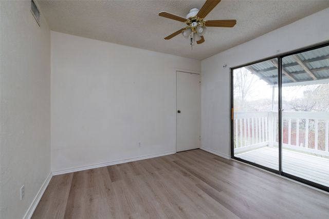 522 Royal Valley Road, Grand Prairie, TX 75052