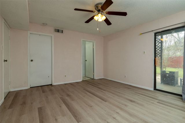 522 Royal Valley Road, Grand Prairie, TX 75052