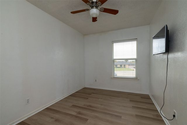 522 Royal Valley Road, Grand Prairie, TX 75052