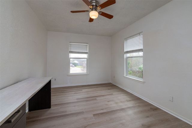 522 Royal Valley Road, Grand Prairie, TX 75052