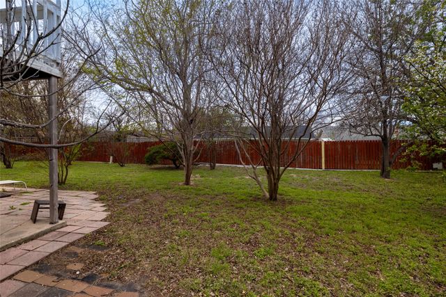 522 Royal Valley Road, Grand Prairie, TX 75052