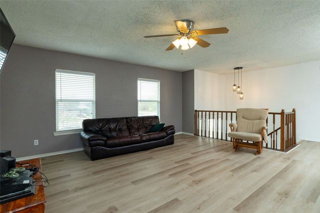 522 Royal Valley Road, Grand Prairie, TX 75052