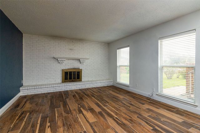 522 Royal Valley Road, Grand Prairie, TX 75052