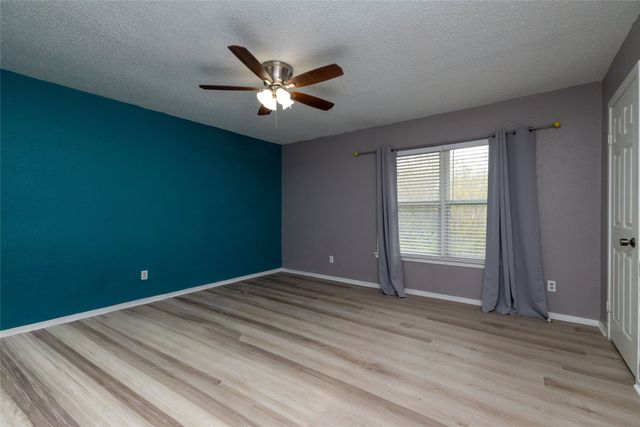 522 Royal Valley Road, Grand Prairie, TX 75052