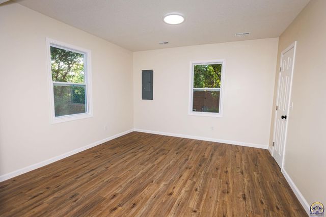 2409 SW Fillmore ST, Topeka, KS 66611