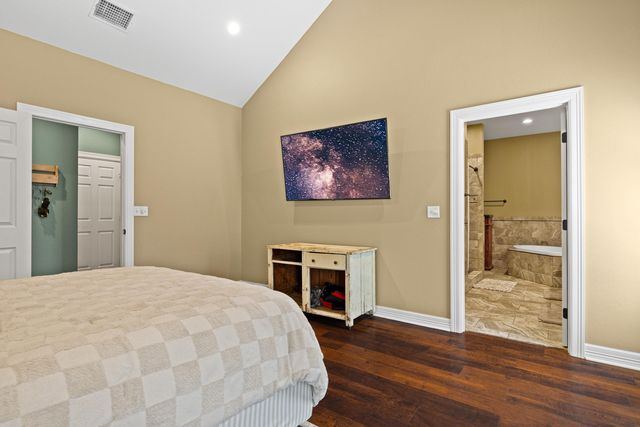 620 Town Oaks Cir, Kilgore, TX 75662