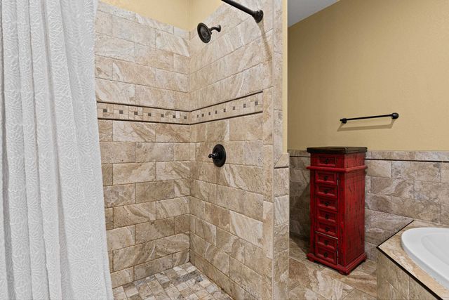 620 Town Oaks Cir, Kilgore, TX 75662