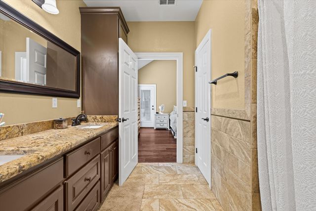 620 Town Oaks Cir, Kilgore, TX 75662