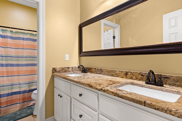 620 Town Oaks Cir, Kilgore, TX 75662
