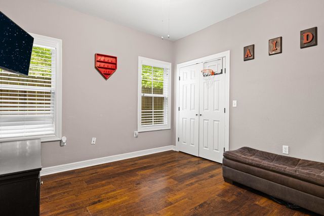 620 Town Oaks Cir, Kilgore, TX 75662