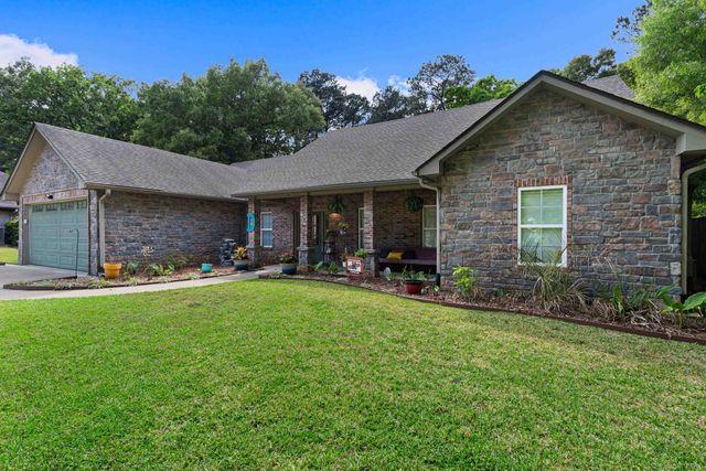 620 Town Oaks Cir, Kilgore, TX 75662