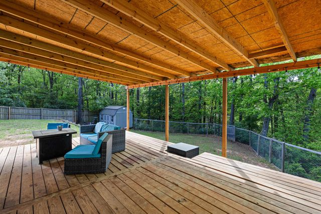 620 Town Oaks Cir, Kilgore, TX 75662