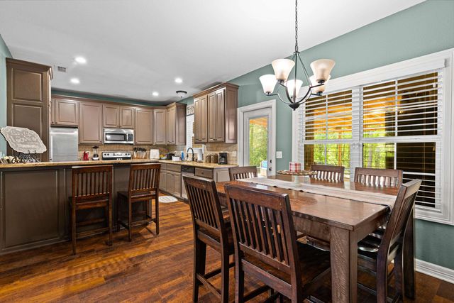 620 Town Oaks Cir, Kilgore, TX 75662