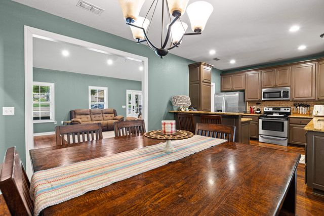 620 Town Oaks Cir, Kilgore, TX 75662