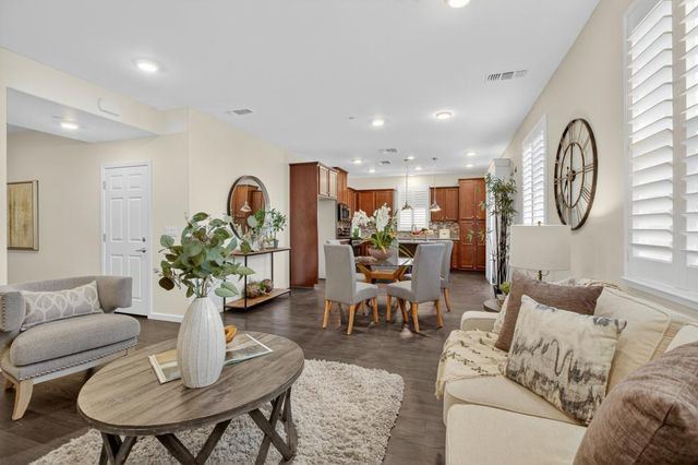 8733 Nakota Way, Sacramento, CA 95828