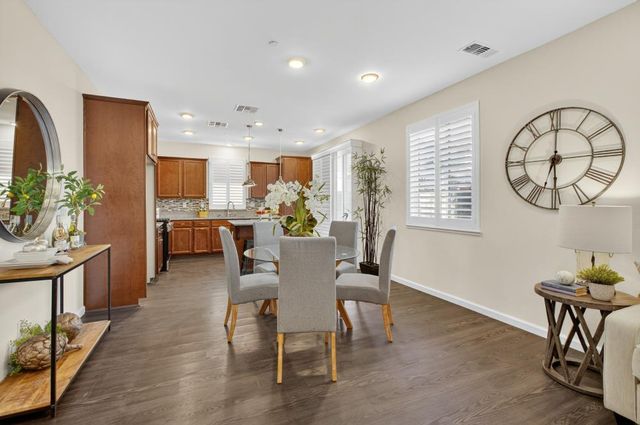 8733 Nakota Way, Sacramento, CA 95828