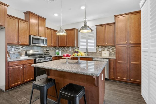 8733 Nakota Way, Sacramento, CA 95828