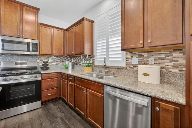 8733 Nakota Way, Sacramento, CA 95828