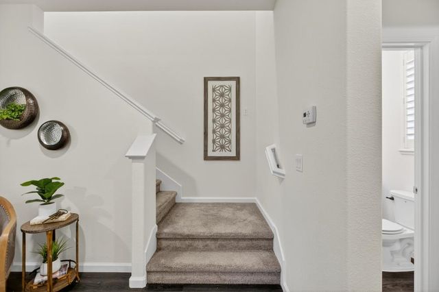 8733 Nakota Way, Sacramento, CA 95828