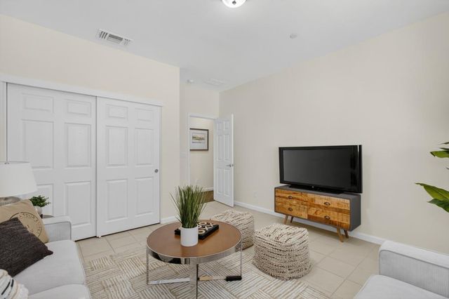 8733 Nakota Way, Sacramento, CA 95828