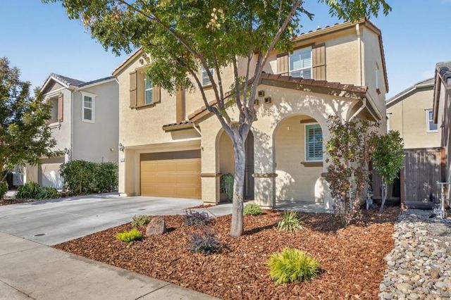 8733 Nakota Way, Sacramento, CA 95828