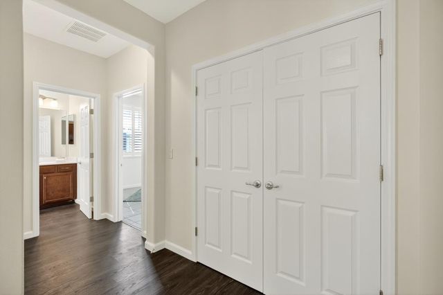 8733 Nakota Way, Sacramento, CA 95828