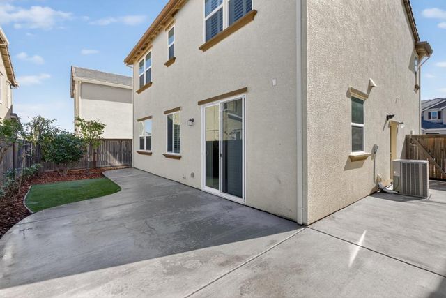 8733 Nakota Way, Sacramento, CA 95828