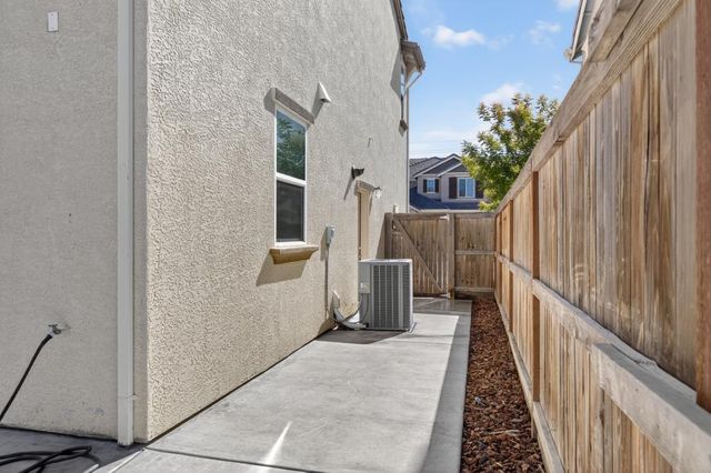 8733 Nakota Way, Sacramento, CA 95828