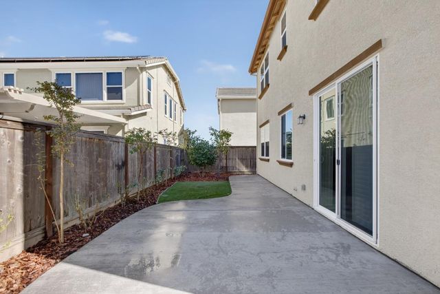 8733 Nakota Way, Sacramento, CA 95828